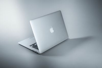 ラップトップに非現実的なエンジンをダウンロードできますか